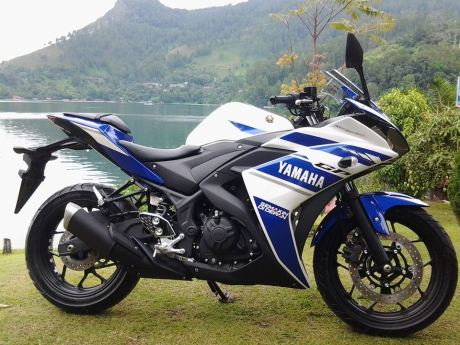 Yamaha-YZF-R25-official-FB-image-side.jpg image